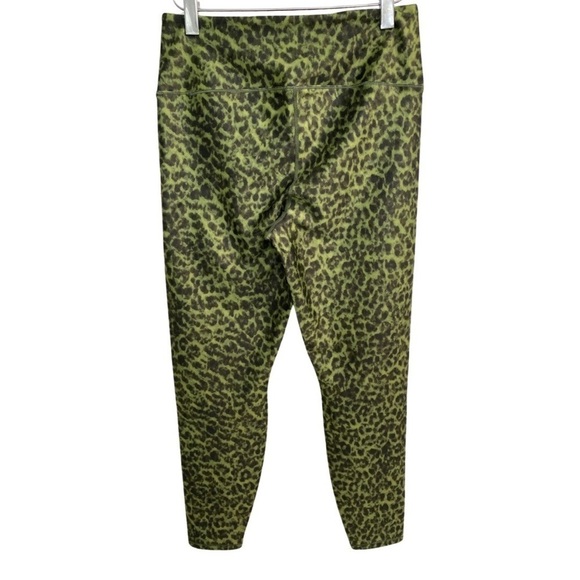 Good American Core Power Legging Pesto Leopard Green Black Size Large NWT - Picture 6 of 10